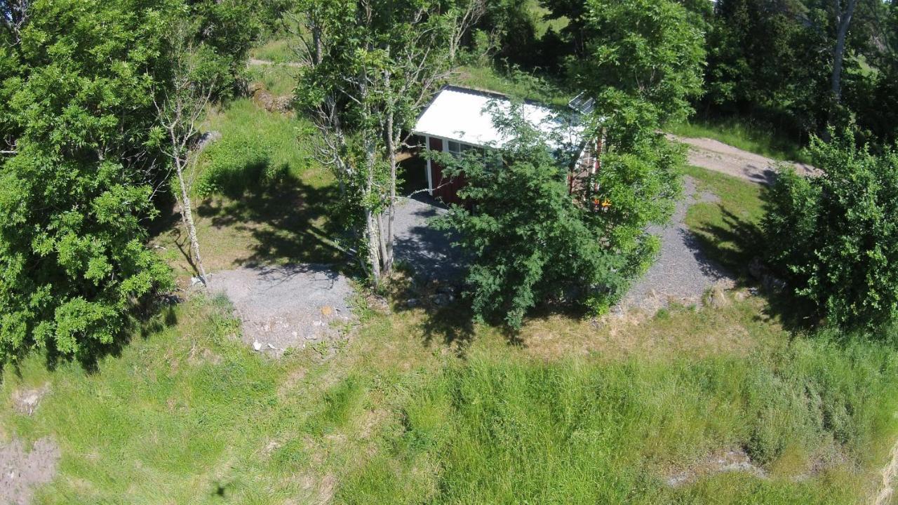 Liten Enklare Klimatsmart Stuga I Roslagen Osthammar Exterior photo